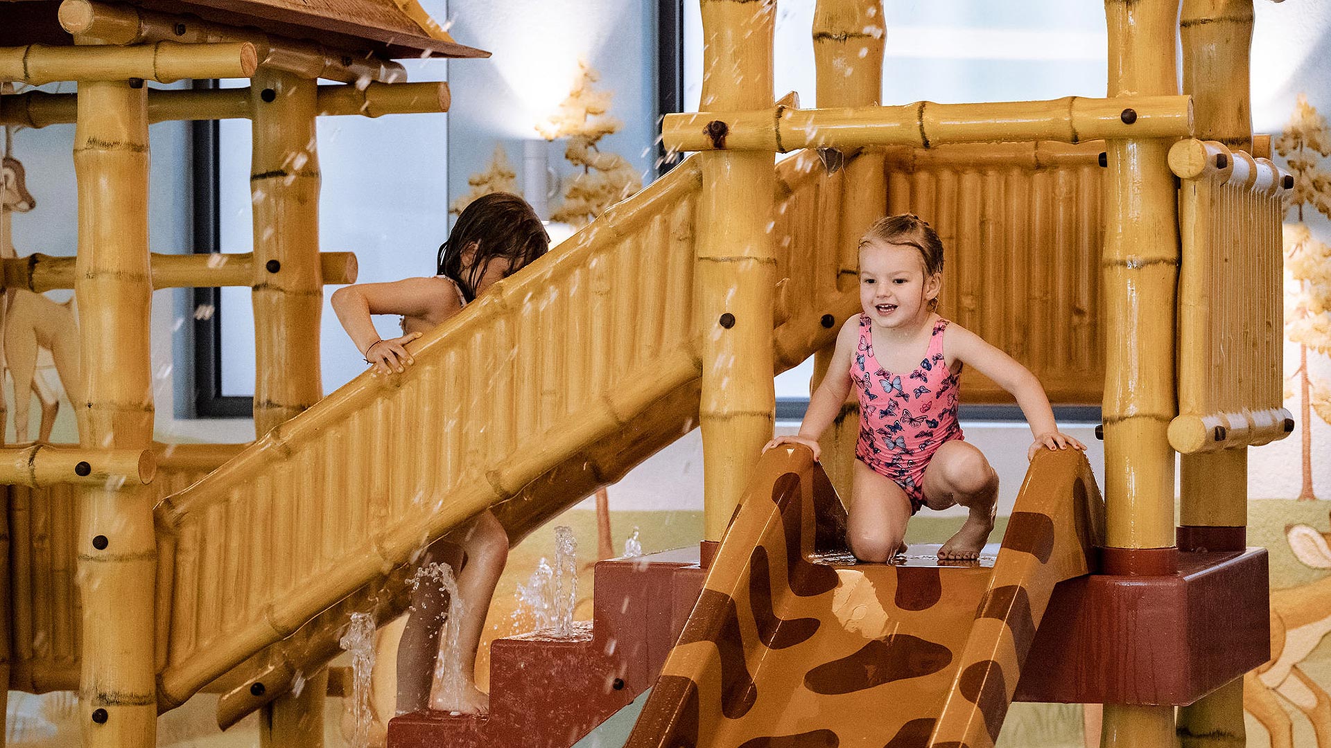 Garantierter Spaß für Ihre Kinder mit dem Wasserspielplatz in unserem Family Hotel mit SPA im Trentino.