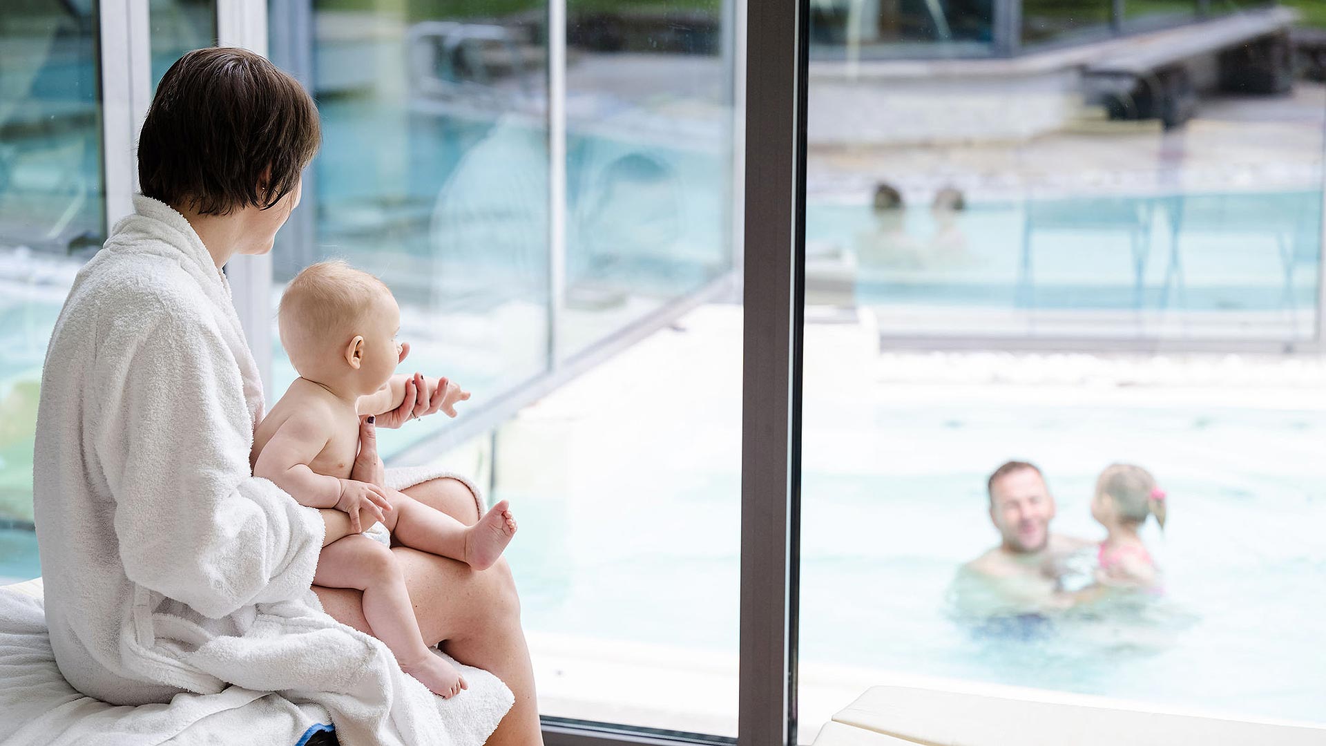 All'Hotel AlpHoliday, in Val di Sole, i nostri trattamenti rappresentano un momento di benessere, di pace e di relax per tutti.