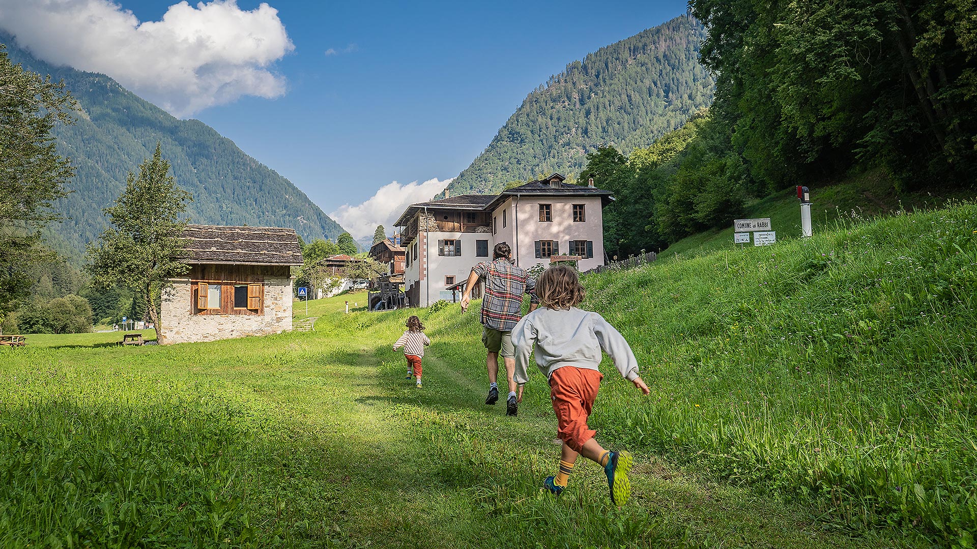 The AlpHoliday Family Hotel in Val di Sole is the right place to enjoy an unforgettable experience for the whole family.